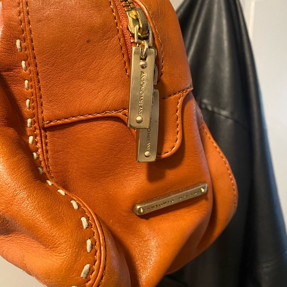 ANTONIO MELANI BURNT IRANGE LEATHER HAND BAG - Picture 5 of 7